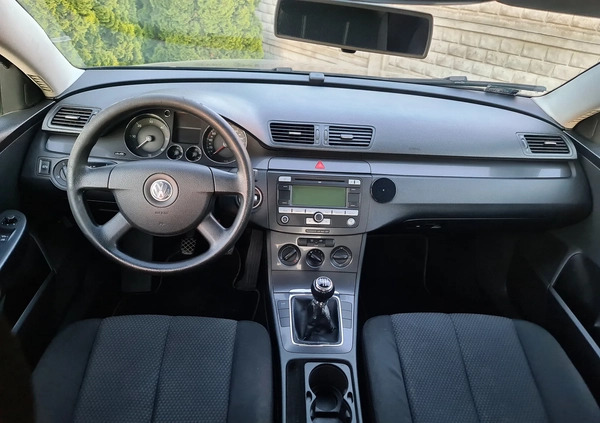 Volkswagen Passat cena 9900 przebieg: 371350, rok produkcji 2005 z Krosno małe 277